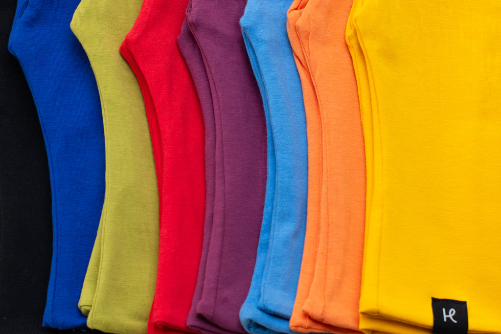 Detalle de la gama de colores de los mitones de algodón orgánico de Happy Belly