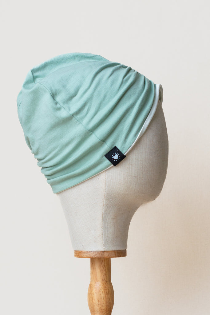 Turbante oncológico reversible color menta, interior de bambú color blanco