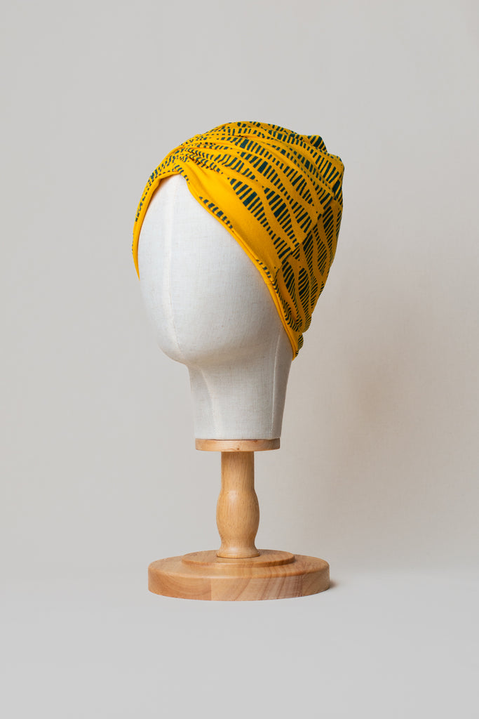 Turbante reversible color amarillo estampado con serigrafía artesanal de Happy Belly