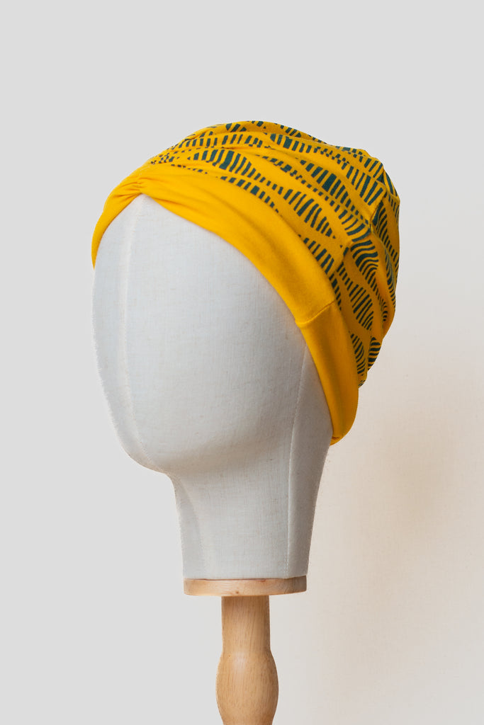 Turbante reversible de algodón orgánico color amarillo, estampado con serigrafía