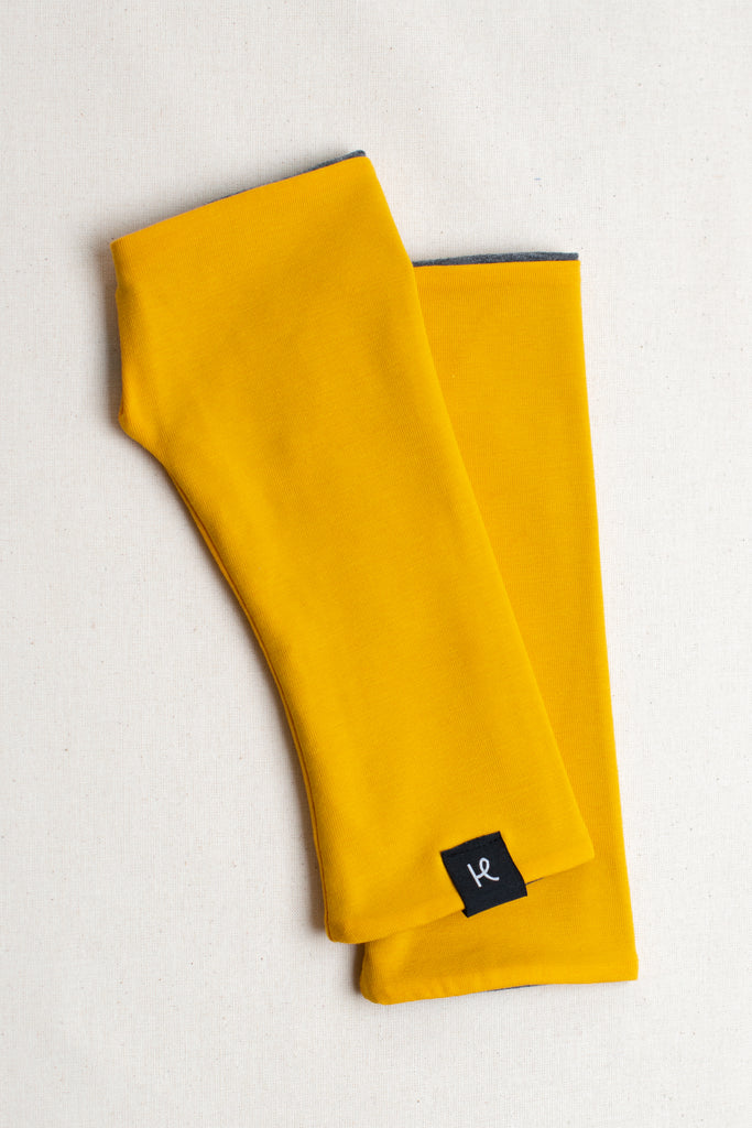 Mitones reversibles amarillos de algodón orgánico, marca Happy Belly