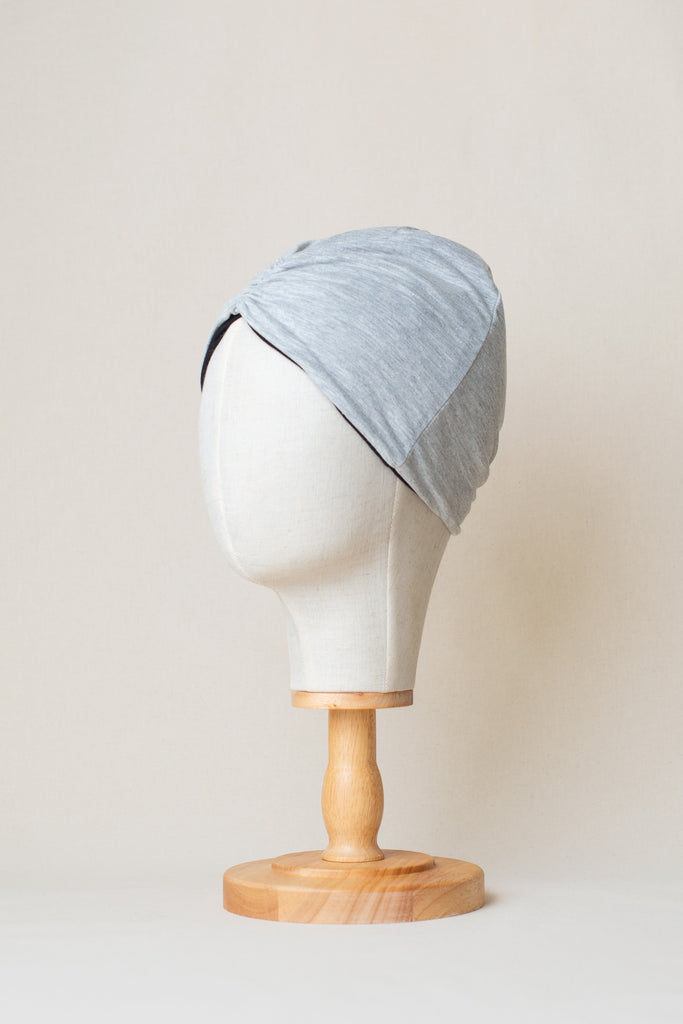 Turbante reversible color gris claro en algodón orgánico de Happy Belly