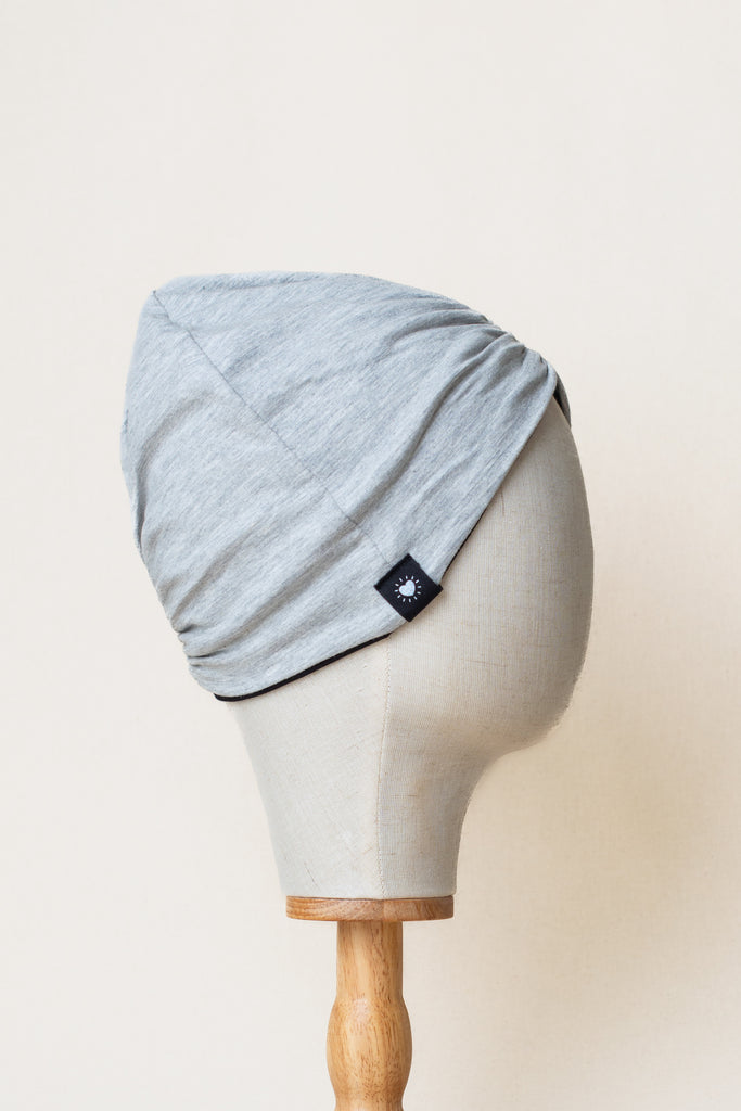 Turbante reversible de algodón orgánico, exterior gris claro e interior negro
